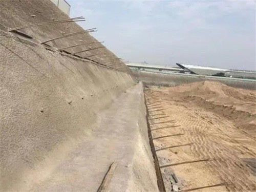 西昌河道边坡加固